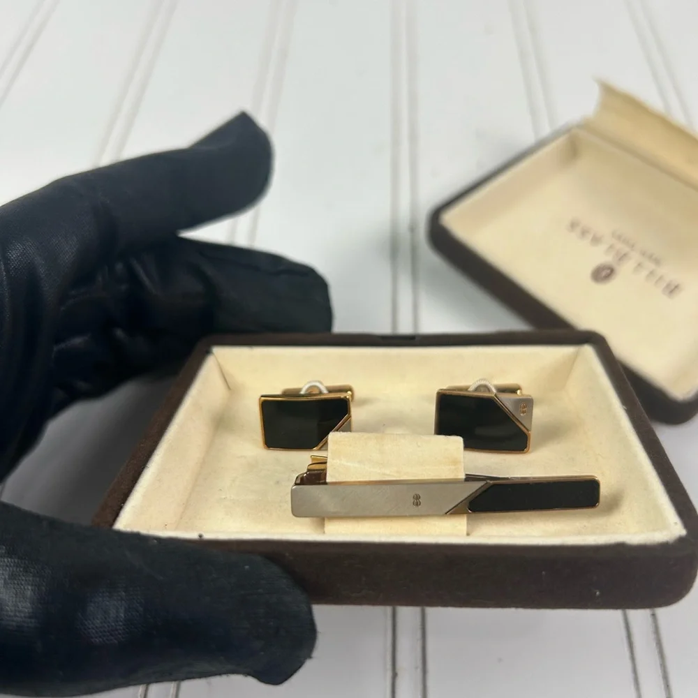 Bill Blass Vintage Elegant Gold Cufflinks and Tie Bar